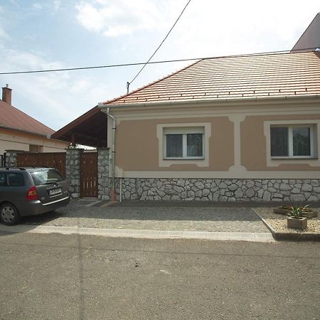 Holiday Home Podium 埃格尔 外观 照片
